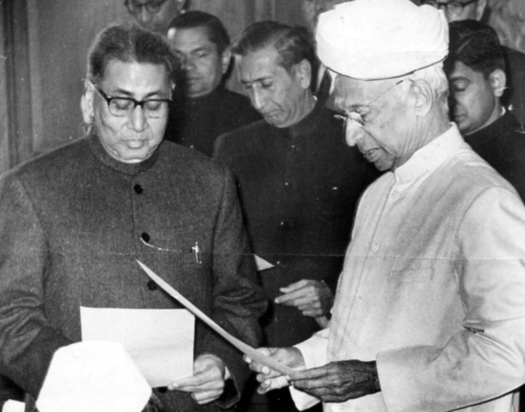 পৃথক ভাবে তাঁর জন্মদিন পালন না করে, পরিবর্তে ওই দিনটিকে দেশের সমস্ত শিক্ষকদের জন্য পালন করার পক্ষপাতী ছিলেন তিনি। তিনিই ৫ সেপ্টেম্বর দিনটিকে ‘শিক্ষক দিবস’ হিসাবে পালন করার কথা প্রস্তাব দেন। এর পর থেকে ওই দিনটি ‘শিক্ষক দিবস’ হিসাবে পালিত হয়।