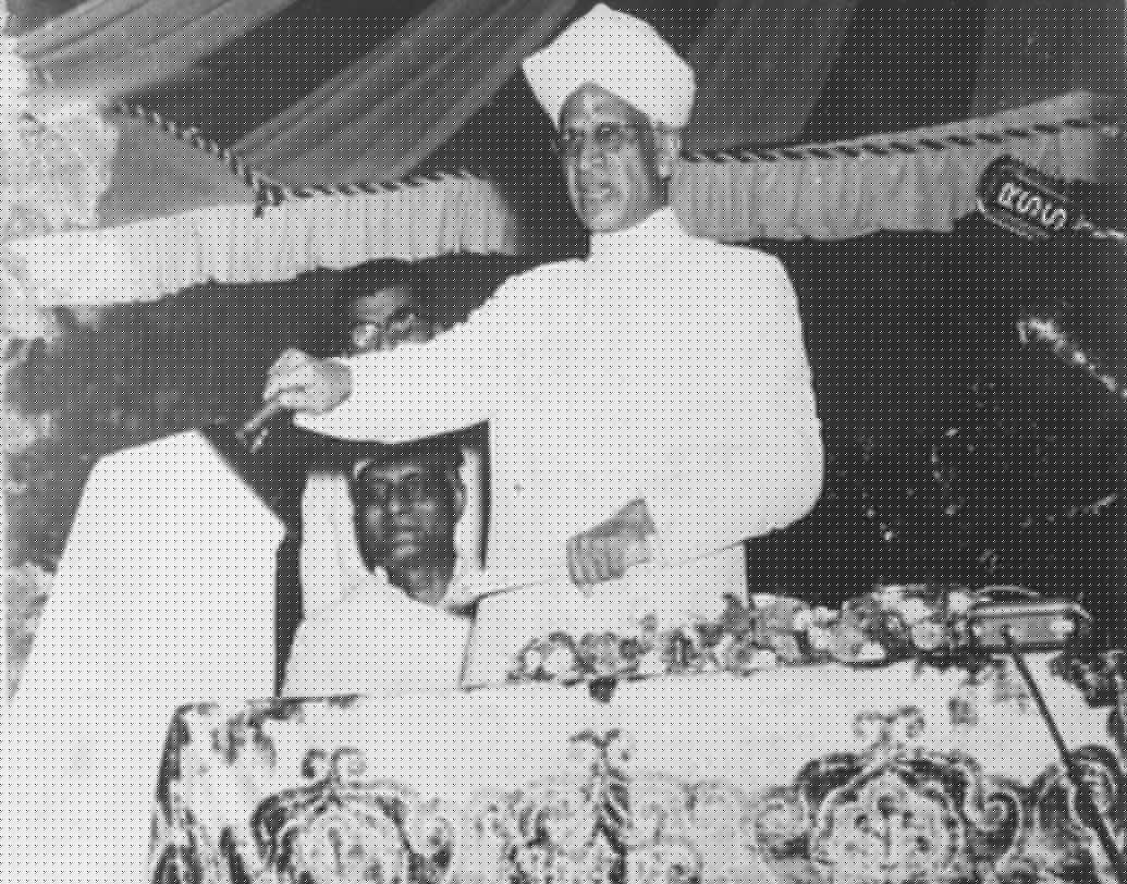 ১৮৮৮ সালের ৫ সেপ্টেম্বর অন্ধ্রপ্রদেশের তিরুট্টানিতে এক ব্রাহ্মণ পরিবারে জন্ম হয় রাধাকৃষ্ণণের। বরাবরই পড়াশোনায় ছিলেন তুখোড়।