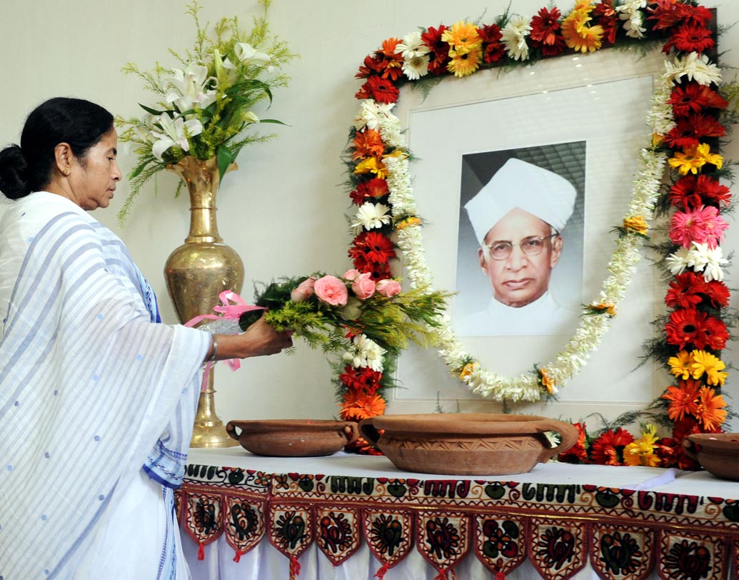 একাধারে ছিলেন বাগ্মী, অধ্যাপক, রাজনীতিবিদ এবং অদ্বৈত বেদান্ত বাদ রচয়িতা এবং দার্শনিক। ভারতরত্ন উপাধি পেয়েছিলেন তিনি।