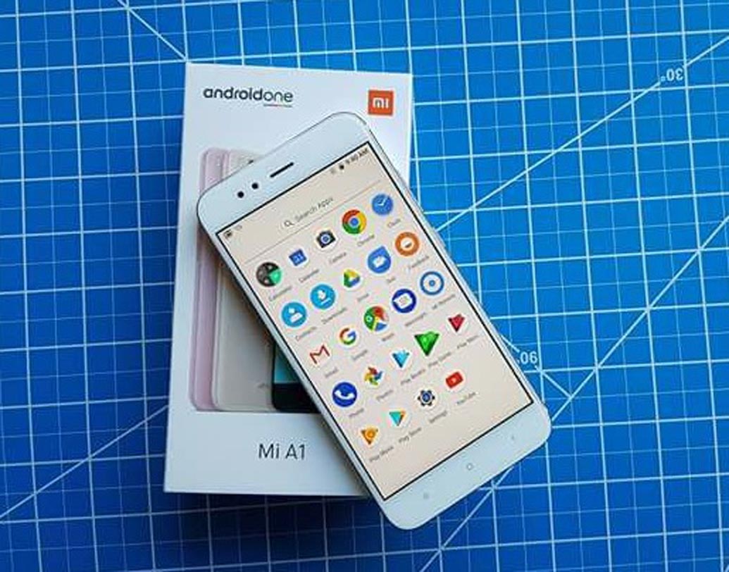 রয়েছে ৫.৫ ইঞ্চি ফুল এইচডি ডিসপ্লে। ইন্টারনাল মেমোরি ৬৪ জিবি। যা ১২৮ জিবি পর্যন্ত বাড়ানো যাবে। রয়েছে ৪ জিবি র‌্যামও।