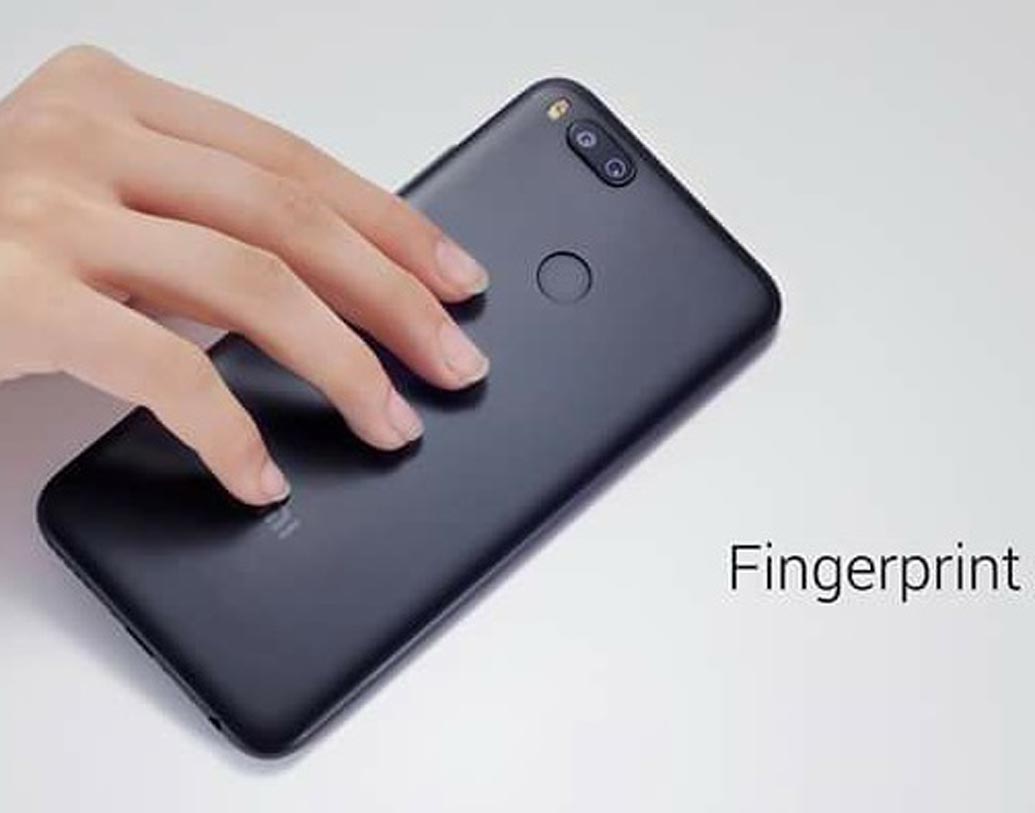 ৩০৮০ এমএএইচ ব্যাটারি রয়েছে এমআই এ১। রয়েছে ফিঙ্গারপ্রিন্ট সেন্সরও।