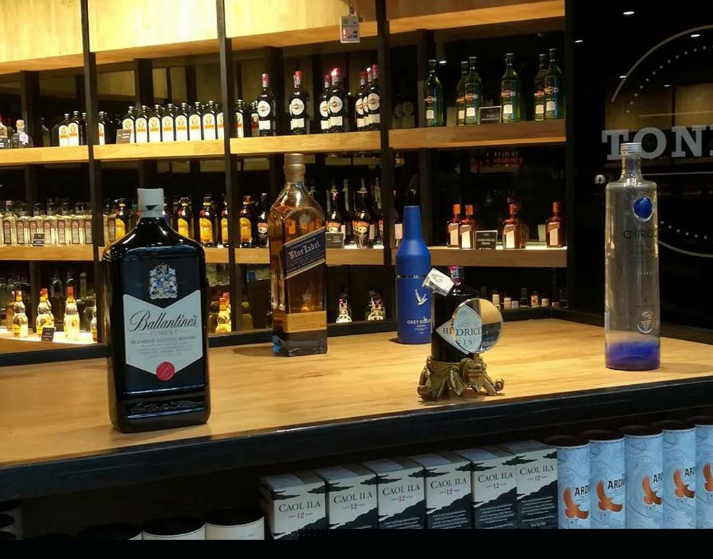 খুব শীঘ্রই নতুন ওয়াইন টেস্টিং রুম খুলতে চলেছে এখানে। সেই ঘরে দেশ বিদেশের ওয়াইন চেখে দেখার পাশাপাশি ওয়াইন সম্বন্ধে জ্ঞানও অর্জন করতে পারবেন গ্রাহক।