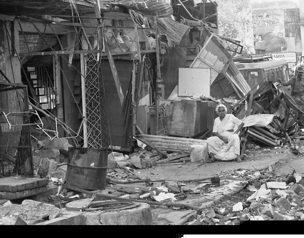 ১৬ জুন, ২০১৭: বিশেষ টাডা আদালতে দোষী সব্যস্ত আবু সালেম-সহ ছয় জন।
৭ সেপ্টেম্বর, ২০১৭: অন্যতম অভিযুক্ত ফিরোজ খান ও তাহের মার্চেন্টকে ফাঁসি, আবু সালেম ও করিমুল্লা খানের যাবজ্জীবন ও রিয়াজ সিদ্দিকির ১০ বছরের কারাদণ্ডের সাজা শোনায় টাডা আদালত।