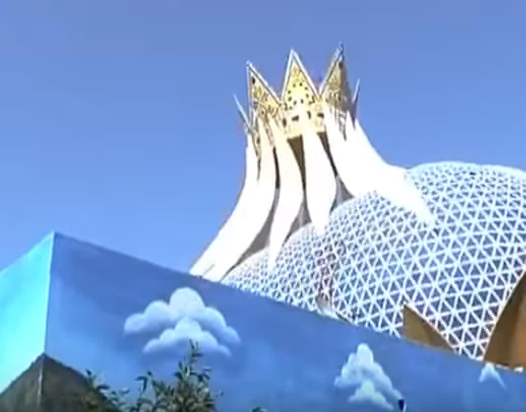 যেন সোনায় মোড়া। ডেরার ভিতরে কয়েক পা এগোলেই দেখা যাবে এই বিল্ডিং।