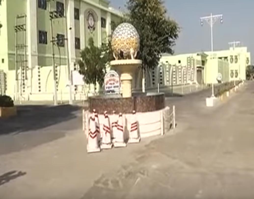 ৮০০ একরের জায়গা জুড়ে ডেরায় ঘুরলে দেখা যাবে এই ছবি।