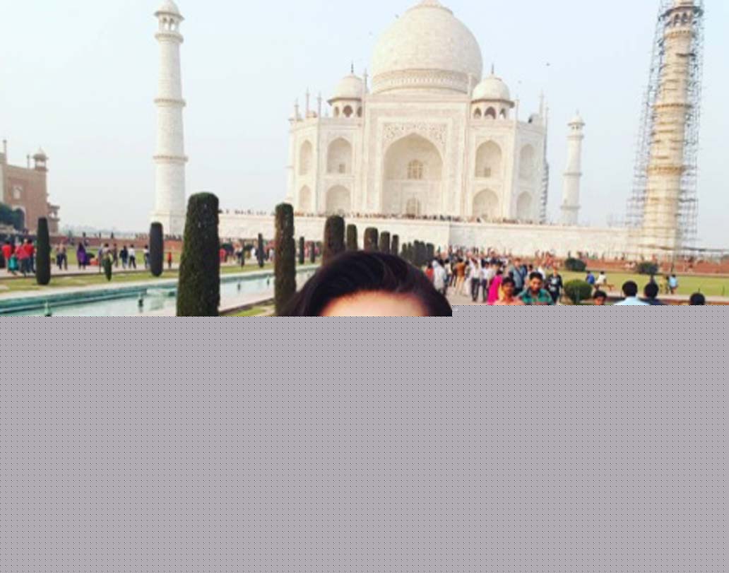 ২০১৬-এ ভারতে এসেছিলেন একতিরিনা। গিয়েছিলেন তাজমহল দর্শনে। সেখানেই এই সেলফি তুলে পোস্ট করেছিলেন রাশিয়ান মডেল।