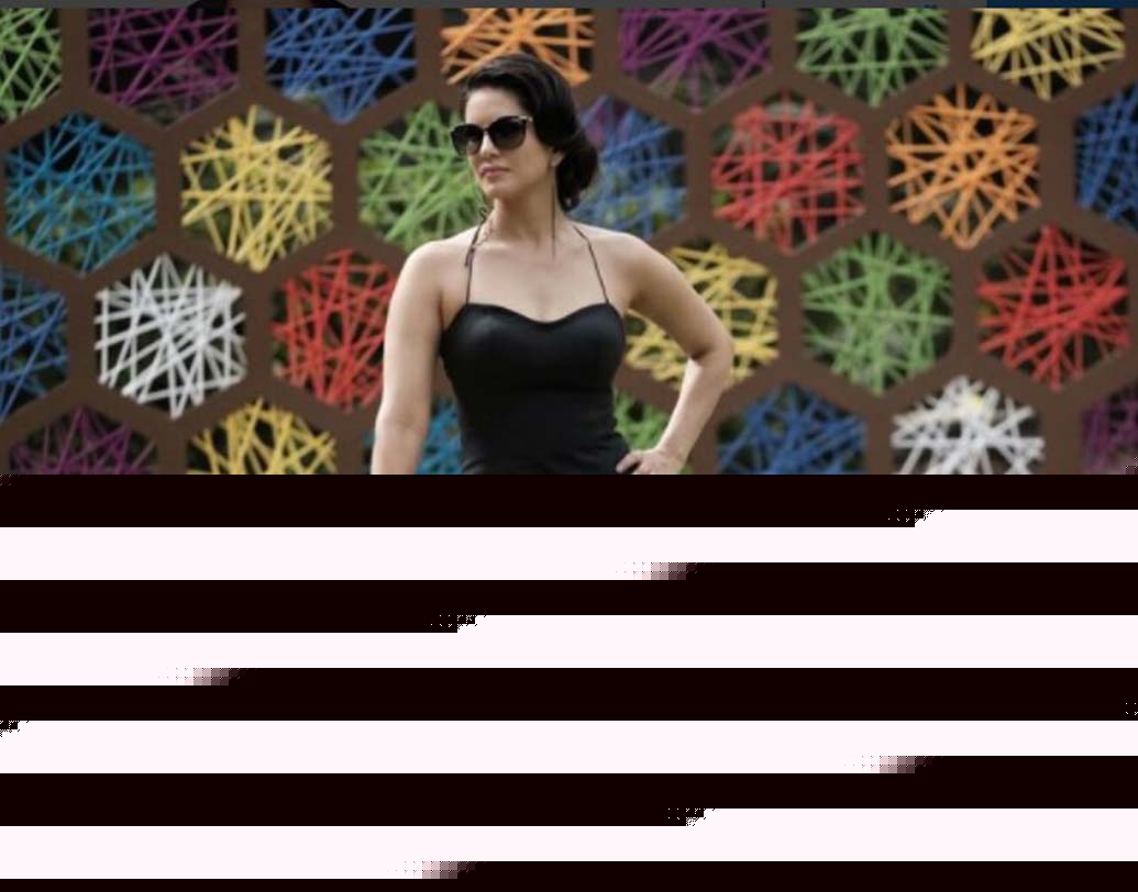 বিখ্যাত পর্ন তারকা থেকে বলিউডের অভিনেত্রী। সানি লিওনের জার্নিটাও বেশ অন্য রকম। বলিউডে আইটেম গার্ল হয়ে শুরু করে এখন অভিনয়েও নজর কেড়েছেন ‘বেবি ডল’। পাশাপাশি জনপ্রিয় একটি রিয়্যালিটি শো-তে সঞ্চালনার কাজও করেন তিনি।