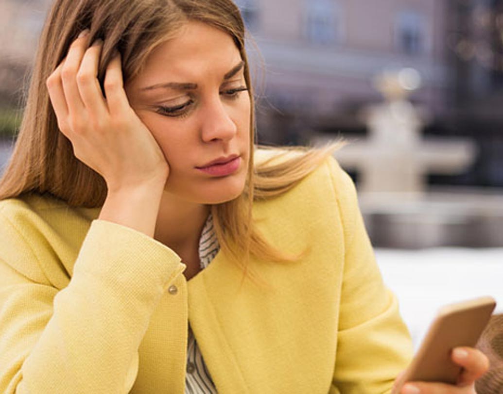 আপনি রোজ নিজে থেকে কথা না বললে কি উনি ফোন বা টেক্সট করার উত্সাহ দেখান না? কখনও সখনও দিনের পর দিন কেটে যায়?