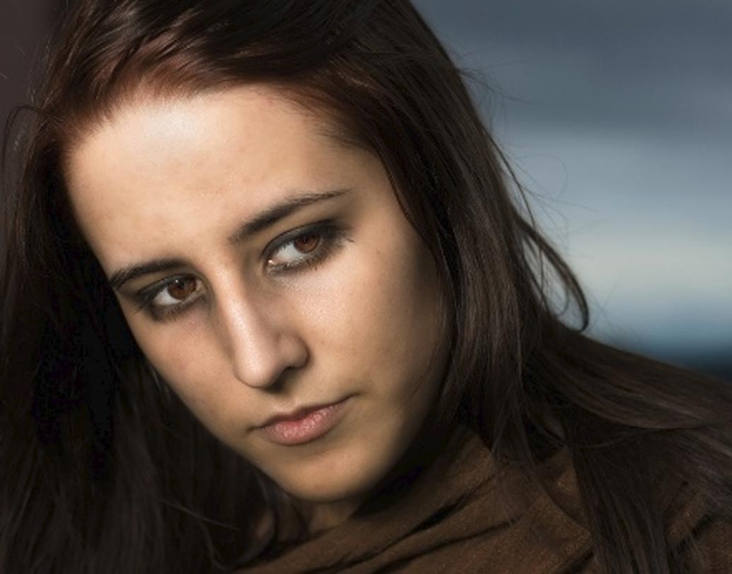 আপনি কি সব সময়ই নিজে থেকেই ওঁর যে কোনও কাজের যুক্তি খুঁজে নেন? সব কিছুর জন্য নিজেকেই দোযারোপ করেন?