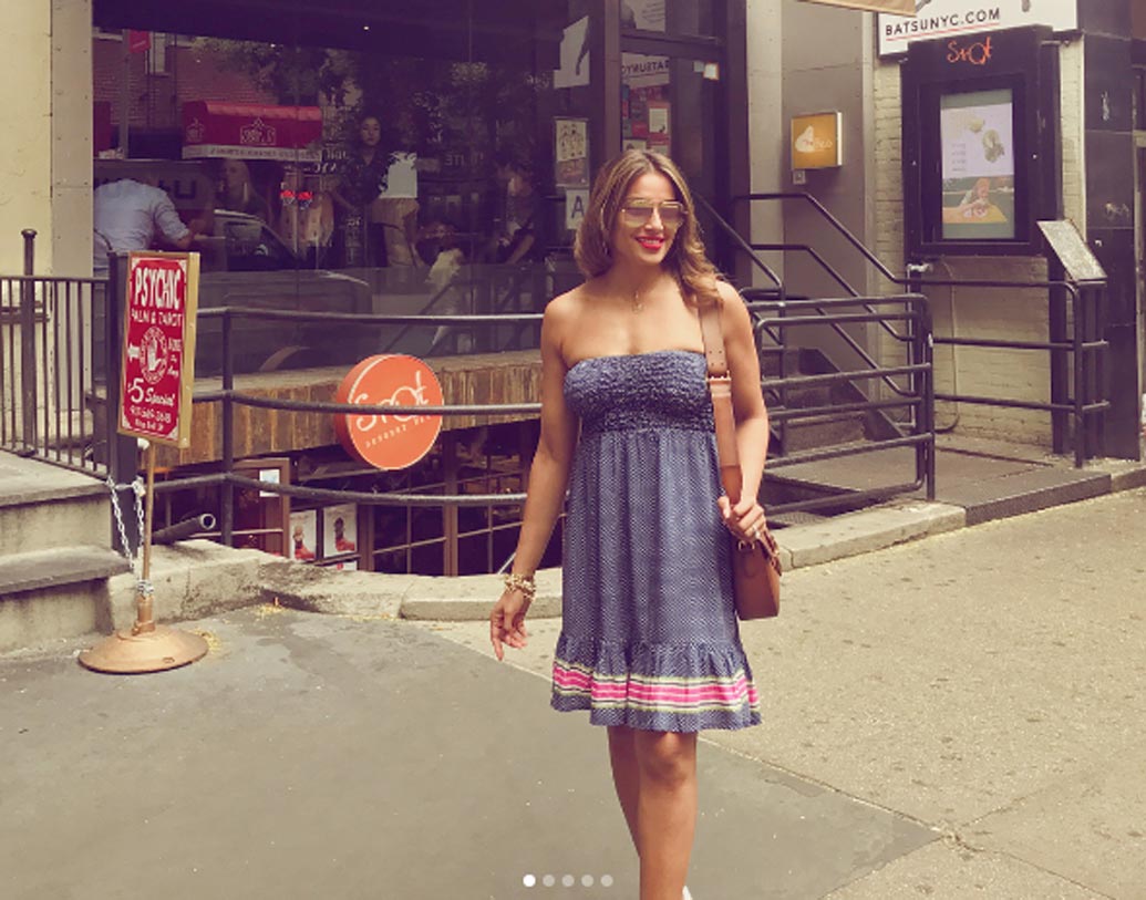 বিপাশা বসু: ২০০৫ এবং ২০০৭ সালে ‘সেক্সিয়েস্ট ওম্যান ইন এশিয়া’ হয়েছিলেন তিনি। বহু ছবিতে নজরও কেড়েছিল তাঁর অভিনয়। কিন্তু বলিউডে তাঁর পা রাখাটা কিন্তু ছিল খুবই আকস্মিক। এক দিন কলকাতার এক হোটেলে অর্জুন রামপালের স্ত্রী মেহর জেসিয়ার চোখে পড়েছিলেন বিপাশা বসু। মেহর তাঁকে মডেলিংয়ে নামার জন্য উৎসাহ দেন। এরপরেই বিনোদন দুনিয়ায় আসেন বিপস।