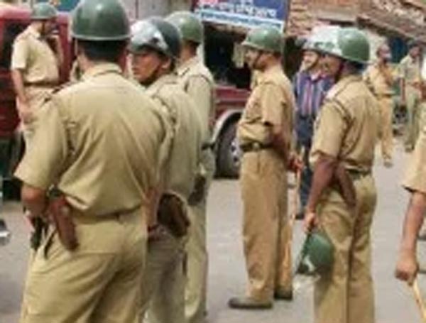 Police rushed to the accused and arrested him