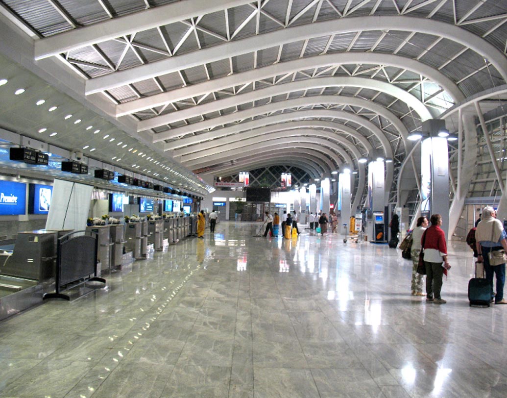 শারীরিক ভাবে আঘাত করা অবাঞ্ছিত ভাবে গায়ে হাত দিলে তা ‘লেভেল ২’ আওতায় আসবে। সে ক্ষেত্রে যাত্রী দোষী সাব্যস্ত হলে নির্দেশিকা অনুযায়ী ওই ব্যক্তির উপর ছ’মাস পর্যন্ত নিষেধাজ্ঞা জারি করা হবে।