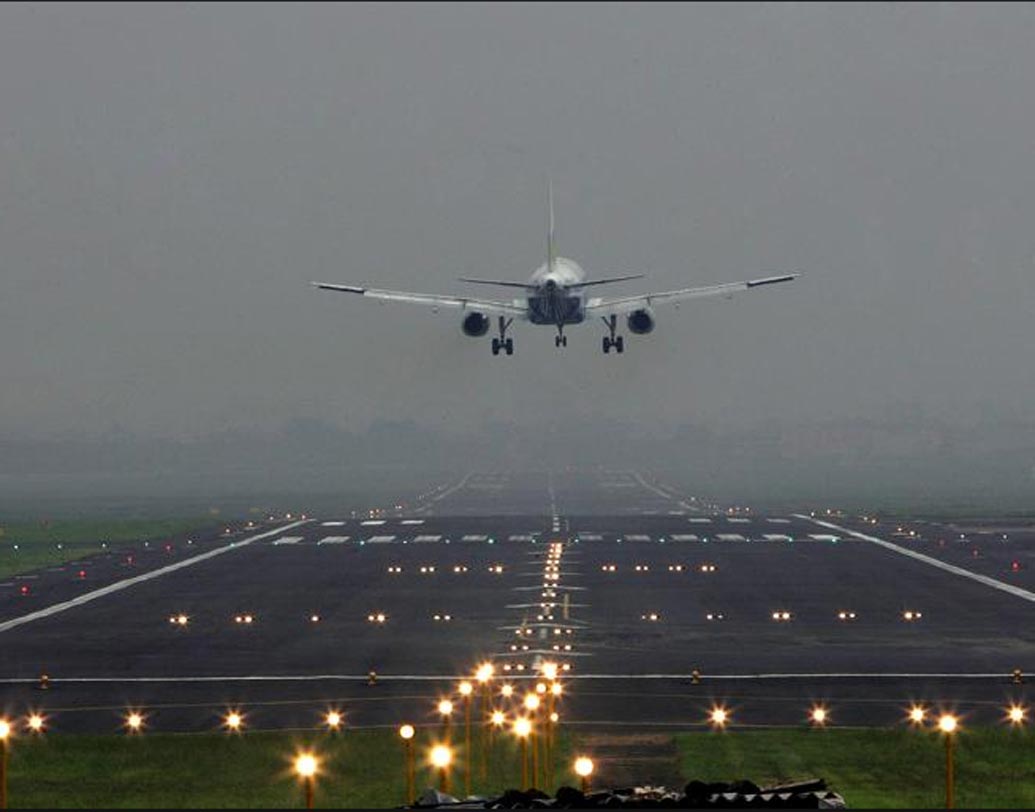 উড়ানে কাজকর্মে বাধার সৃষ্টি করলে বা কোনও যাত্রীর আচরণে কারও প্রাণ সংশয় হলে বা নিরাপত্তা বিঘ্নিত হলে তা ‘লেভেল ৩’ অপরাধ বলে গণ্য হবে। সে ক্ষেত্রে দোষী সাব্যস্ত যাত্রী অন্তত দু’বছর বিমানে উঠতে পারবেন না। সর্বোচ্চ কত দিন এই নিষেধাজ্ঞা থাকতে পারে তা উল্লেখ করা হয়নি।