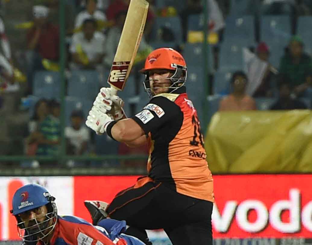 অ্যারন ফিঞ্চ: গত বছর টি ২০-তে বেশ ভাল ফর্মে ছিলেন এই অজি ওপেনার। আইসিসির সর্বশেষ র‌্যাঙ্কিংয়েও শীর্ষে রয়েছেন ফিঞ্চ। আমাদের দলের অন্যতম ওপেনার তিনিই।