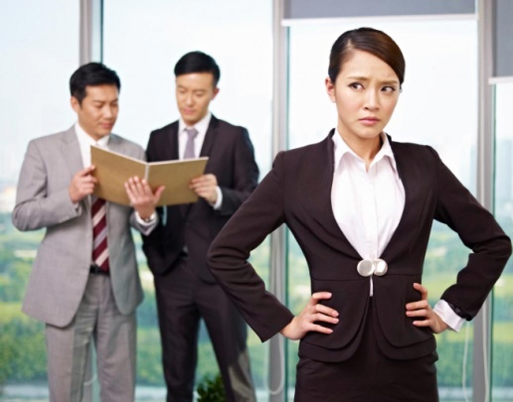 অন্যেরা কম কাজ করেও এর থেকে বেশি বেতন পাচ্ছেন: অন্যদের সঙ্গে নিজেকে তুলনা করা সদর্থক আচরণ নয়। বরং নিজে কতটা দক্ষতার সঙ্গে কাজ করেন তা বলুন। তুলনা আপনার প্রতিযোগিতামূলক মনোভাবের পরিচয় দেবে।