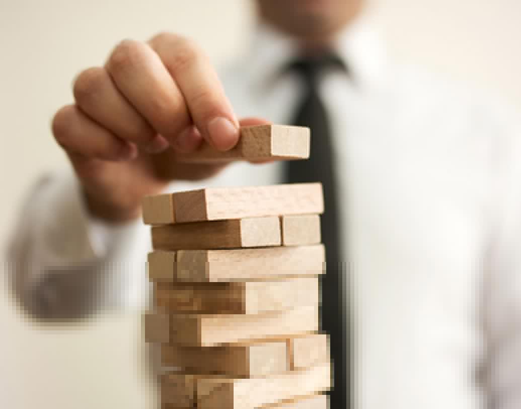 আর বেশি চাই: ‘বেশি’ কথাটা কিন্তু নির্দিষ্ট কিছু বোঝায় না। যা আপনাকে অফার করা হচ্ছে তার ২ শতাংশ বাড়ালে সেটাও কিন্তু বেশি। ঠিক কত বেতন চাইছেন তা নির্দিষ্ট করে বলুন।