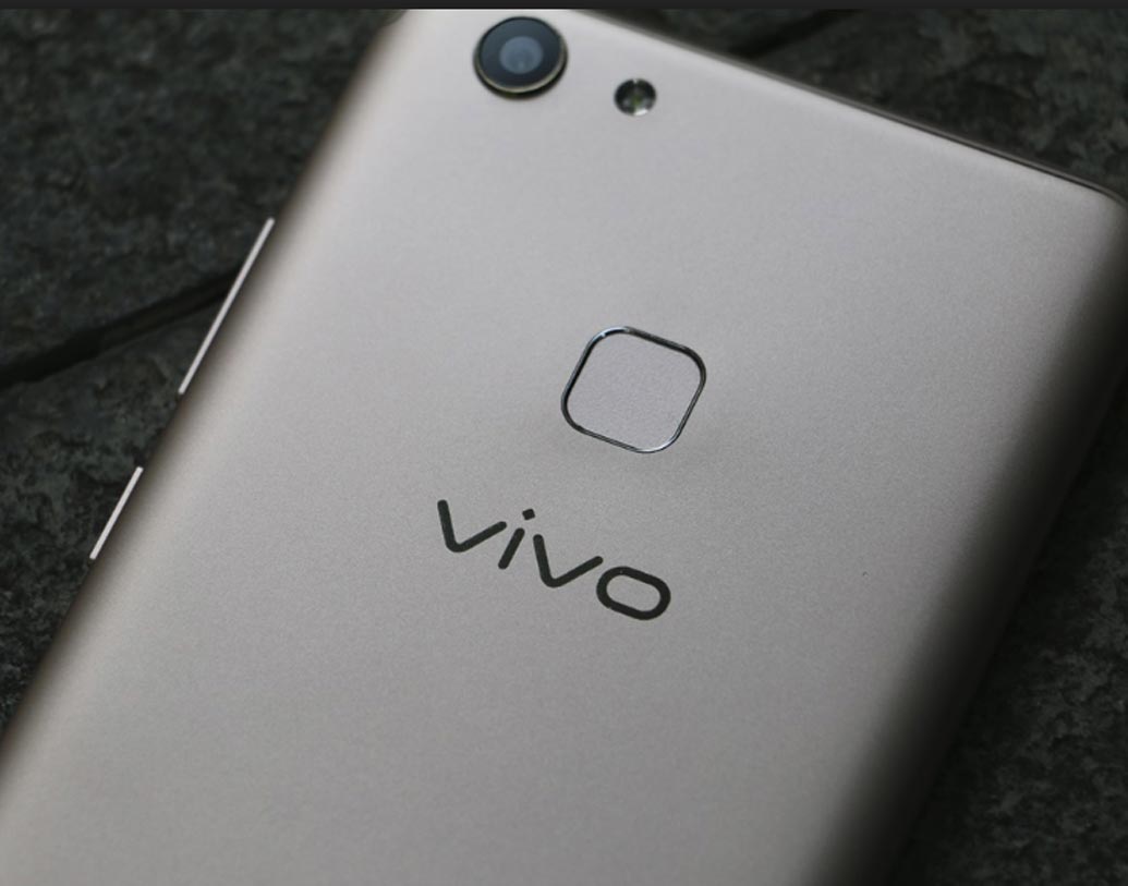 ভিভো-র ভাইস প্রেসিডেন্ট অ্যালেক্স ফেঙের বলেছেন, ‘‘বিশেষ অপটিকাল সেন্সর-যুক্ত এই স্মার্টফোন আমরা দ্রুতই বাজারে ছাড়ব। গ্রাহকদের কাছে এই ফোন দ্রুত পৌঁছে দিতে আমরা খুবই আগ্রহী।’’