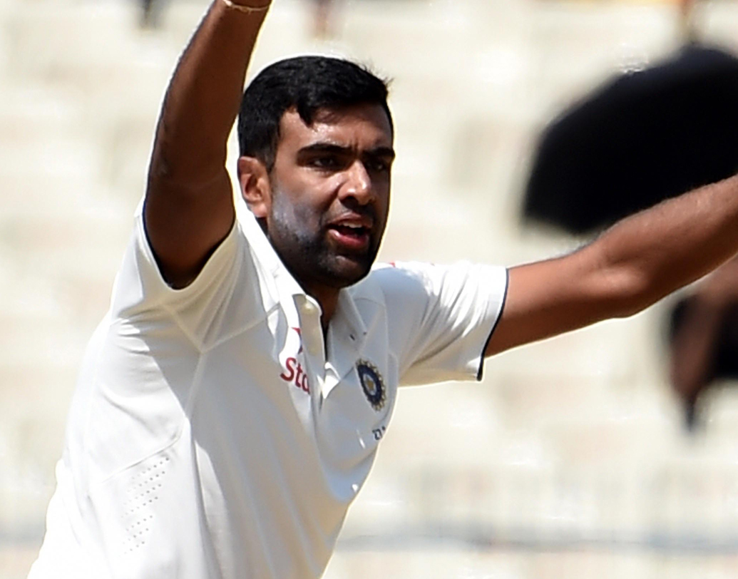 রবিচন্দ্রন অশ্বিন: আশা করা হয়েছিল অশ্বিনের পরিবর্তে দ্বিতীয় টেস্টে দলে ফেরান হবে অজিঙ্ক রাহানেকে। কিন্তু, দ্বিতীয় টেস্টেও প্রথম এগারোয় জায়গা হয়নি রাহানের। অশ্বিনকে রেখেই দ্বিতীয় টেস্টে দল সাজিয়েছে ভারত।