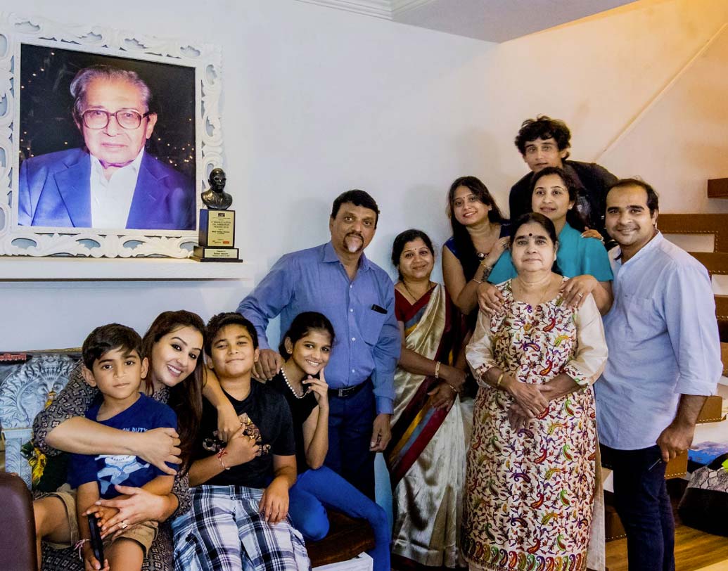 আঙ্গুরি ভাবির চরিত্রে অভিনয়ের পর আর পিছনে ফিরে তাকাতে হয়নি শিল্পাকে। একের পর এক টিভি সিরিয়ালে চেনা মুখ হয়ে ওঠেন শিল্পা।