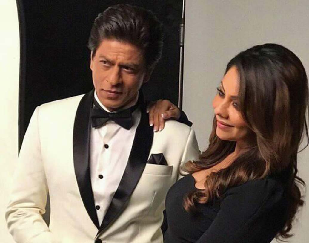 শাহরুখ খান-গৌরী খান: শাহরুখ পত্নী গৌরী অবশ্য বলিউডে খুবই পরিচিত মুখ। নিজের ইন্টিরিয়র ডিজাইনের ব্যবসার পাশাপাশি গৌরী প্রযোজনার কাজও করেন।