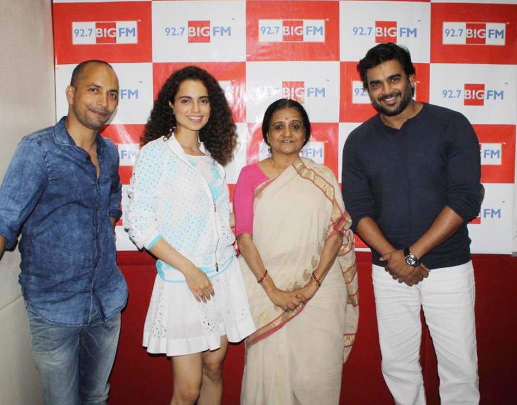 তনু ওয়েডস মনু রিটার্নস: ছবিটিতে কঙ্গনা রানাওয়াতের দুরন্ত অভিনয় সাড়া জাগিয়েছিল দর্শকমহলে। মাত্র ৩০ দিনের ব্যবধানে ছবিটি শুট হয়েছিল।