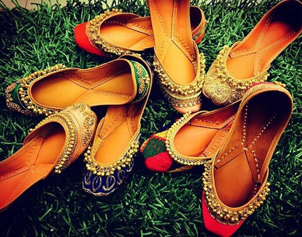 দিল্লি: দিল্লিকে বাদ দিলে এই তালিকা অসম্পূর্ণ থেকে যাবে। ভারতের অন্যতম বুমিং ফ্যাশন মার্কেট দিল্লি। ক্রমশই আন্তর্জাতিক মানের ফ্যাশন ডেস্টিনেশন হয়ে উঠছে দিল্লি।