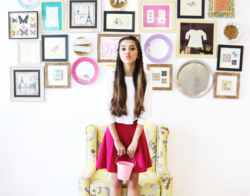 আপাতত পড়াশোনাতেই মনোনিবেশ করতে চান অনুরাগ কন্যা। এদিকে দু’ই ইনস্টাগ্রাম প্রোফাইলের দৌলতে আলিয়ার ভক্ত সংখ্যাও নেহাত কম নয়। তাঁর ভক্তরা এখন তাকিয়ে রয়েছেন আলিয়ার বলিউড ডেবিউয়ের দিকে।