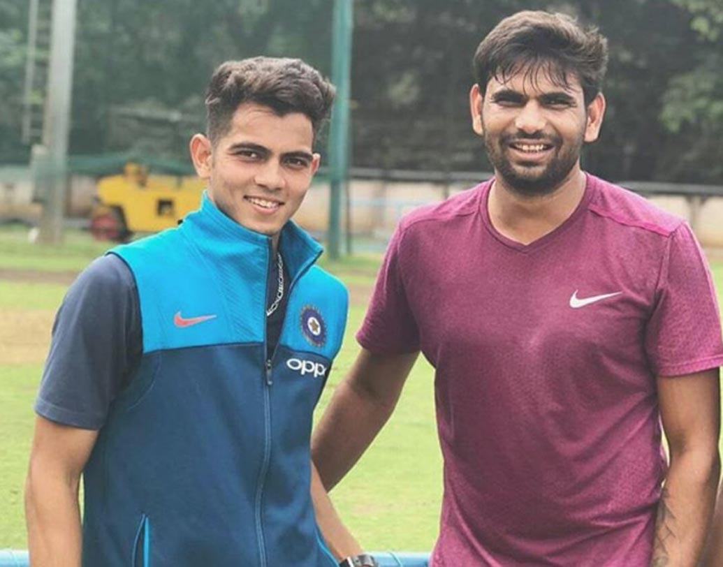 প্রথম শ্রেণির ক্রিকেটে হ্যাটট্রিকও আছে এই তরুণ পেসারের। বিজয় হাজারে ট্রফিতে গুজরাতের বিরুদ্ধে হ্যাটট্রিক করেন কমলেশ।