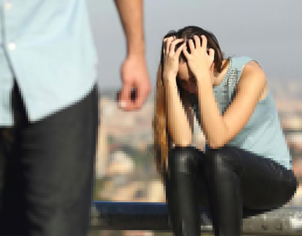 হাউ টু গেট ওভার আ রিলেশনশিপ: প্রেমে পড়া যতটা সহজ, প্রেম ভেঙে যাওয়ার পর যন্ত্রণা কাটিয়ে ওঠা ঠিক ততটাই কষ্টদায়ক। গুগলের সর্বাধিক প্রশ্নের তালিকায় এই প্রশ্ন দেখলেই তা মালুম হয়।