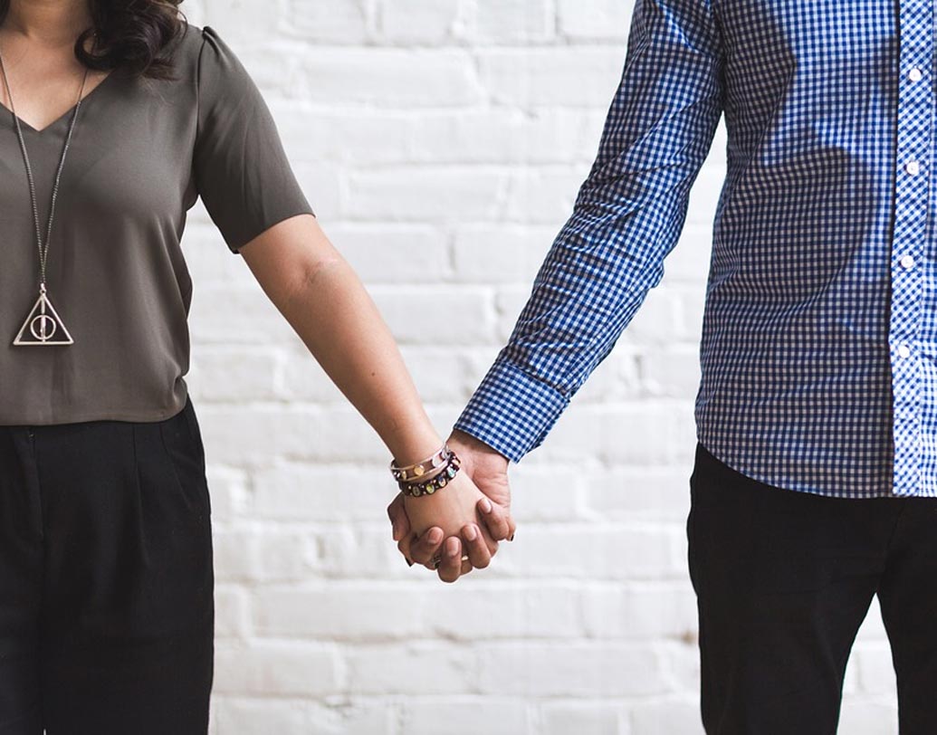 হোয়াট ডাজ আ হেলদি রিলেশনশিপ লুক লাইক: অনেক সময়ই আমরা দ্বন্দ্বে ভুগি নিজেদের সম্পর্ক সুস্থ সম্পর্ক কিনা সে বিষয়ে।