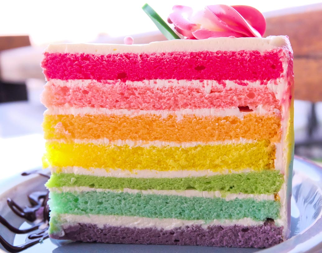 কোনও একটি অ্যাঙ্গেল থেকে নয়। বিভিন্ন অ্যাঙ্গেল থেকে খাবারের ছবি তুলে দেখুন। যেমন লেয়ারড খাবারের ক্ষেত্রে আই লেভেল শট নিন।