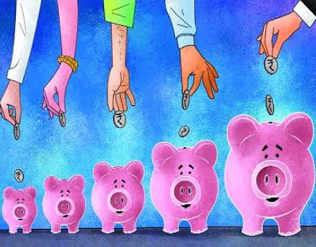 কুড়ি: বয়স যখন কুড়ি কোঠায় থাকে তখন বিশেষ দায়িত্ব থাকে না। এই সময় ইকুইটি মিউচুয়াল ফান্ড এবং ট্যাক্স সেভিং ইএলএসএস-এ বিনিয়োগ করতে থাকুন। কম টাকার লাইফ ও হেলথ ইনসিওরেন্স কিনে রাখুন।