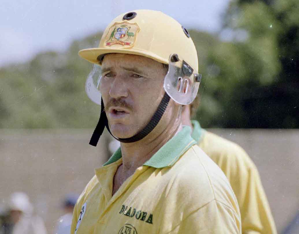 তালিকার পঞ্চম অস্ট্রেলীয় প্রাক্তন অধিনায়ক অ্যালান বর্ডার। ১৯৮১-র ডিসেম্বরে মেলবোর্নে পাকিস্তানের বিরুদ্ধে এই ভাবে আউট হন তিনি। আট বছর পর ফের এক অস্ট্রেলীয়। ১৯৮৯ সালে এই ভাবে আউট হন মার্ক টেলর। তিনিই প্রথম ক্রিকেটার যিনি দু’বার এই বিরল রেকর্ড গড়েন। ১৯৯১ সালেও এই ভাবে আউট হয়েছিলেন তিনি। ১৯৯০ সালে ফয়জলাবাদ টেস্টে দ্বিতীয় পাক ক্রিকেটার হিসাবে দু’ইনিংসে রান আউট হন ওয়াসিম আক্রম।