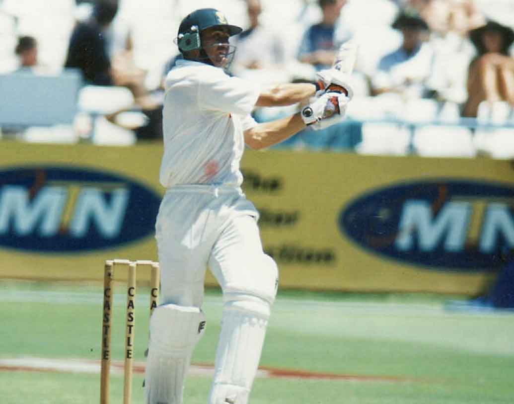 তালিকার ১৯ নম্বরে প্রাক্তন কিউয়ি উইকেটরক্ষক অ্যাডাম পারোরে। ১৯৯৭ সালে শ্রীলঙ্কার বিরুদ্ধে এই ভাবে আউট হন তিনি। প্রথম দক্ষিণ আফ্রিকান হিসাবে ১৯৯৮ সালে পোর্ট এলিজাবেথে আউট হন হ্যান্সি ক্রোনিয়ে।