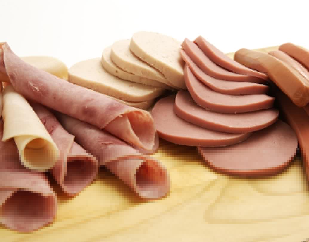 প্রসেসড মিট: বেকন, হ্যাম, সালামি, সসেজ বেশি খেলে ত্বকে বলিরেখা দেখা দেয়। এই সব খাবারে নাইট্রাইট ও নাইট্রেট থাকে যা অক্সিডেটিভ স্ট্রেস বাড়ায়। যা ত্বকে কোলাজেন ও ইলাসটিনের মাত্রা কমিয়ে দেয়।