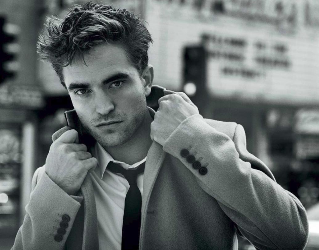 রবার্ট প্যাটিনসন: হৃতিকের এক্কেবারে গা ঘেঁষে দু’নম্বরে রয়েছেন হলিউড অভিনেতা রবার্ট প্যাটিনসন। ওয়ার্ল্ড টপ মোস্ট ডট কমের বিচারে সেরা হ্যান্ডসাম অভিনেতা হিসেবে দু’নম্বরে রয়েছেন রবার্ট। ‘কসমোপলিস’, ‘কুইন অব দ্য ডেজার্ট’, ‘রিং অব দ্য নিবেলাঙ্গস’, ‘টোয়াইলাইট’ এর মতো বিখ্যাত ছবি উপহার দেওয়ার পর, এখন রবার্ট নতুন আর কি চমক দিতে চলেছেন সেদিকেই তাকিয়ে দর্শক।