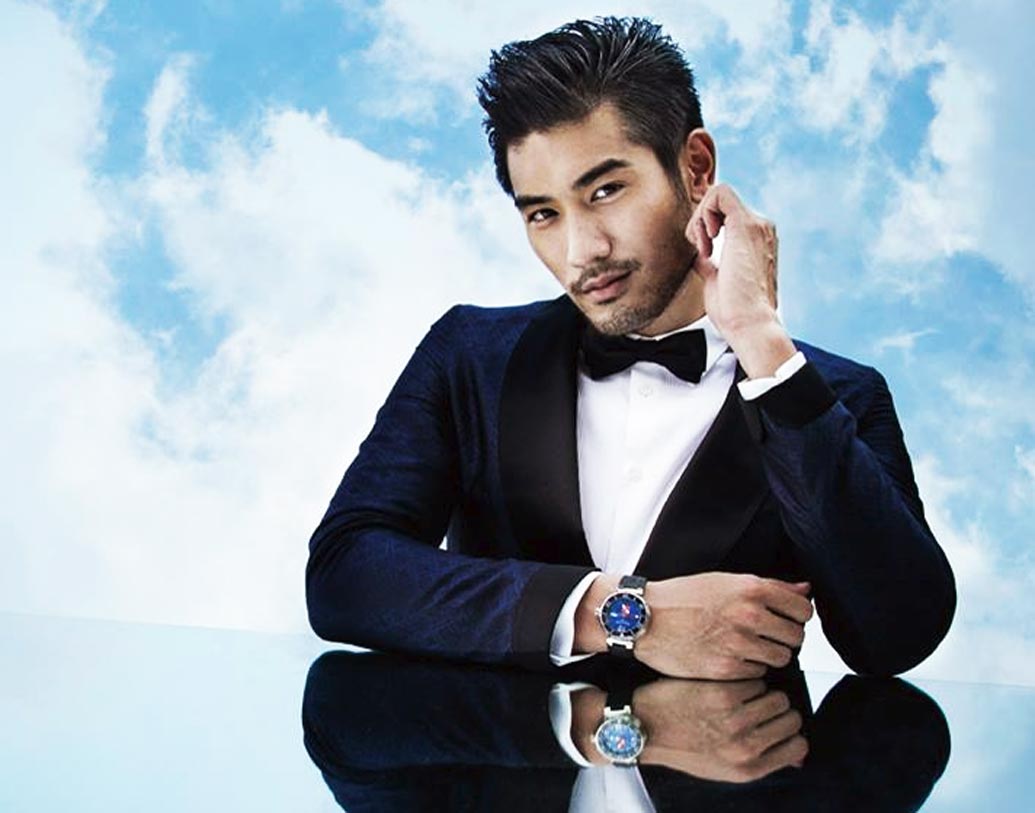 গডফ্রে গাও: তিন নম্বরে রয়েছেন তাইওয়ানের অভিনেতা ও মডেল গডফ্রে গাও। ‘টয় স্টোরি থ্রি’, ‘দ্য মোরাল ইনস্ট্রুমেন্টস: সিটি অব বোনস’ এর মতো ছবিগুলিতে অভিনয় করে তাক লাগিয়ে দিয়েছেন গডফ্রে গাও। টেলিভিশন সিরিজেও দেখা যায় তাঁকে। ‘হেভেন’, ‘লভ কুইন’, ‘বুল ফাইটিং’, ‘ভলিবল লাভার’ ইত্যাদি টেলিভিশন সিরিজে দাপটের সঙ্গে অভিনয় করেছেন গাও।