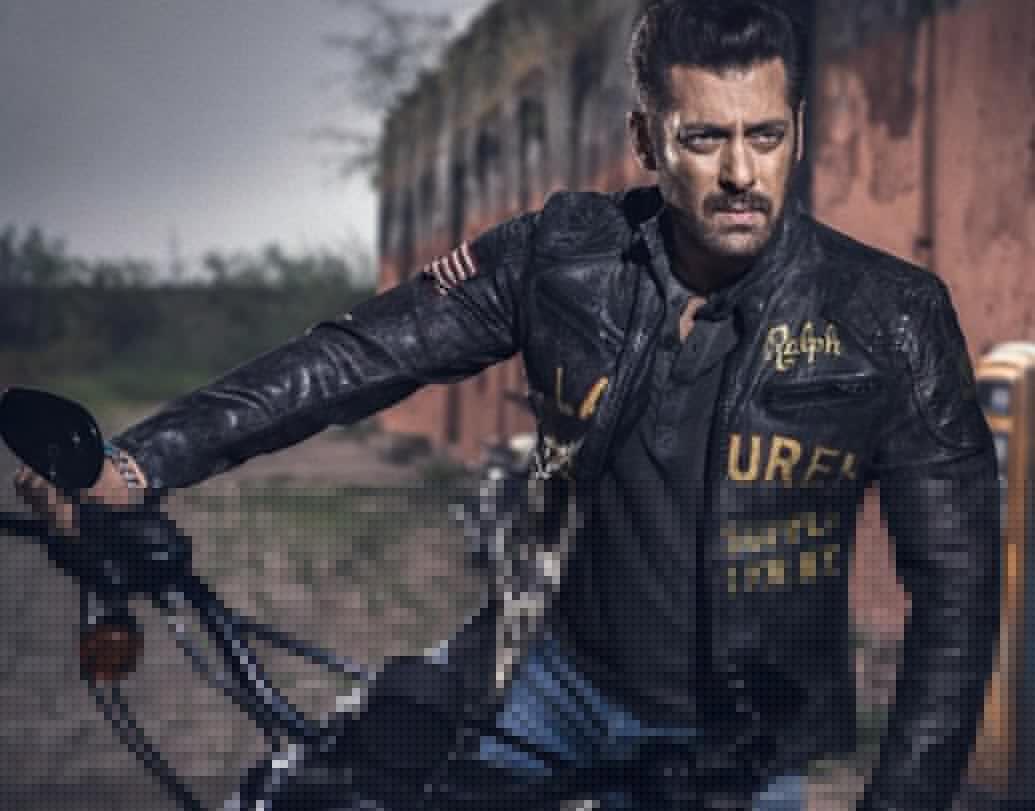 সলমন খান: পাঁচ নম্বর স্থানটির জন্য ওয়ার্ল্ড টপ মোস্ট ডট কম বেছে নিয়েছেন আরেকজন ভারতীয় অভিনেতাকে। তিনি বলিউডের ভাইজান সলমন খান। স্টাইল স্টেটমেন্টে তিনিও যে কম যান না, তা প্রমাণ করে দিয়েছিলেন বহুদিন আগেই। এই বার মোস্ট হ্যান্ডসাম অভিনেতা হিসেবে ভারত থেকে তিনি দুই নম্বরে। আর বিশ্বব্যাপী অভিনেতাদের মধ্যে হ্যান্ডসাম হিসেবে পাঁচ নম্বরটি জায়গাটি পাকা করে নিলেন সল্লু মিঞা।