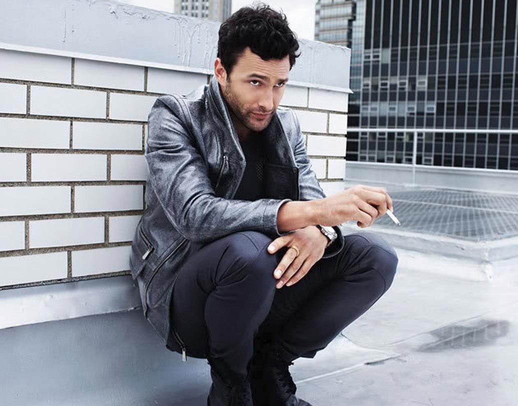 নোয়া মিলস্: ২০১০ সালে তাঁর অভিনয় জীবনের শুরু। আর এরই মধ্যে ওয়ার্ল্ড টপ মোস্ট ডট কম সেরা হ্যান্ডসাম অভিনেতা হিসেবে সাত নম্বরে কানাডিয়ান মডেল এবং অভিনেতা নোয়া মিলসকে রেখেছে। ‘সেক্স অ্যান্ড দ্য সিটি টু’, ‘ক্যান্ডিল্যান্ড’, ‘অ্য ফিশার অব ম্যান’ এইসব ছবিগুলিতে দেখা গিয়েছে তাঁকে।