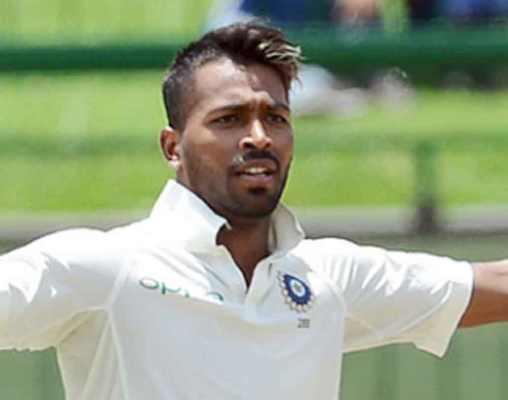 হার্দিক পাণ্ড্য: টি-টোয়েন্টি থেকে তাঁর উত্থান। সেঞ্চুরিয়নে টি-টোয়েন্টি ভঙ্গিই পতন ডেকে আনল। কেপ টাউনে তাঁর কাউন্টার অ্যাটাক রণনীতি ভারতকে লড়াইয়ের জমি দিয়েছিল। এখানেও মনে হয়েছিল, তাঁর সাহস আছে। চাপের মুখে স্নায়ুর রোগে ভোগেন না। রোহিতের সঙ্গে জুটিতে তিনি এগিয়ে নিয়ে গেলেও যেতে পারেন। কিন্তু অফস্টাম্পের অনেক বাইরের শর্ট বল এমন ভাবে তাড়া করে স্কুপ করতে গেলেন, তাতে মনে হল, খেলা নয়। ছেলেখেলা করছেন। প্রথম ইনিংসে চূড়ান্ত অপেশাদারিত্ব দেখিয়ে, ব্যাট ক্রিজে না নামিয়ে রান আউট হলেন। দ্বিতীয় ইনিংসে উইকেট ছুড়ে দেওয়া। হার্দিক-কে কেউ মনে করিয়ে দিক যে, ভারতীয় ক্রিকেটে কপিল দেব-কে দায়িত্বজ্ঞানহীন শট খেলার জন্য দল থেকে বাদ পড়তে হয়েছে।

• রেটিং: ৪/১০