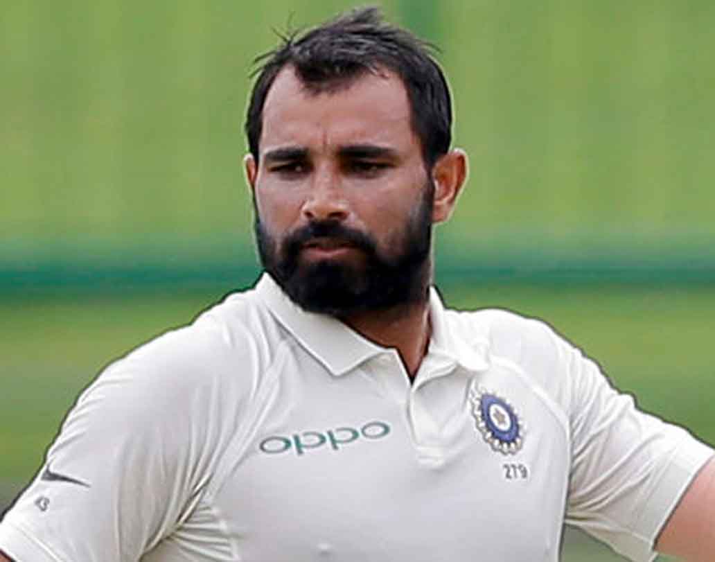 মহম্মদ শামি: গতকাল তাঁর দারুণ একটা স্পেল ভারতকে ম্যাচে ফিরিয়ে এনেছিল। কিন্তু চারটি উইকেট পেলেও প্রতিপক্ষের উপর বুলডোজার চালানোর মতো দক্ষতা দেখাতে পারছেন না। যেটা অভিষেক টেস্ট খেলতে নেমে লুঙ্গি এনডিগি করে দেখালেন। ছয় উইকেট নিয়ে দুমড়ে দিয়ে গেলেন ভারতকে। দলের প্রধান পেসার হিসেবে সেই কাজ করতে পারছেন না শামি। তাঁর সেরা বোলিং মানে চার উইকেট। তা হলে আর ‘গ্রেট’ বলা হবে কী করে! মাঝেমধ্যে তাঁকে দেখে মনে হয়, খেলা থেকে হারিয়ে গিয়েছেন। কখন ছন্দে থাকবেন, কখন ছন্দ হারাবেন, কেউ জানে না। আর ফাস্ট বোলারের ছন্দ এবং ফিটনেসই তো সব।

• রেটিং: ৬/১০