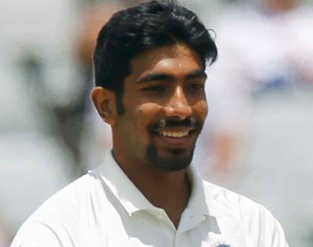 যশপ্রীত বুমরা: অনেকে প্রশ্ন তুলছেন, দক্ষিণ আফ্রিকার কঠিন সফরেই তাঁর টেস্ট অভিষেক ঘটানোর কী দরকার ছিল? সেই সমালোচনা  পুরোপুরি সমর্থন করা যাচ্ছে না। বুমরা পেসারদের মধ্যে ধারাবাহিক ভাবে সবচেয়ে দ্রতগতিতে বল করেছেন। তাঁর অনেক বলই ঘণ্টায় ১৪৫ থেকে ১৪৮ কিলোমিটার গতিবেগে গিয়েছে। সঙ্গে তাঁর প্রধান অস্ত্র, চকিতে ভিতরে ঢুকে আসা অফকাটার। বাউন্সেও চমকে দিতে পারেন। মনে হচ্ছে, টেস্টের নকশায় বুমরা আপাতত থাকবেন।

• রেটিং: ৭/১০