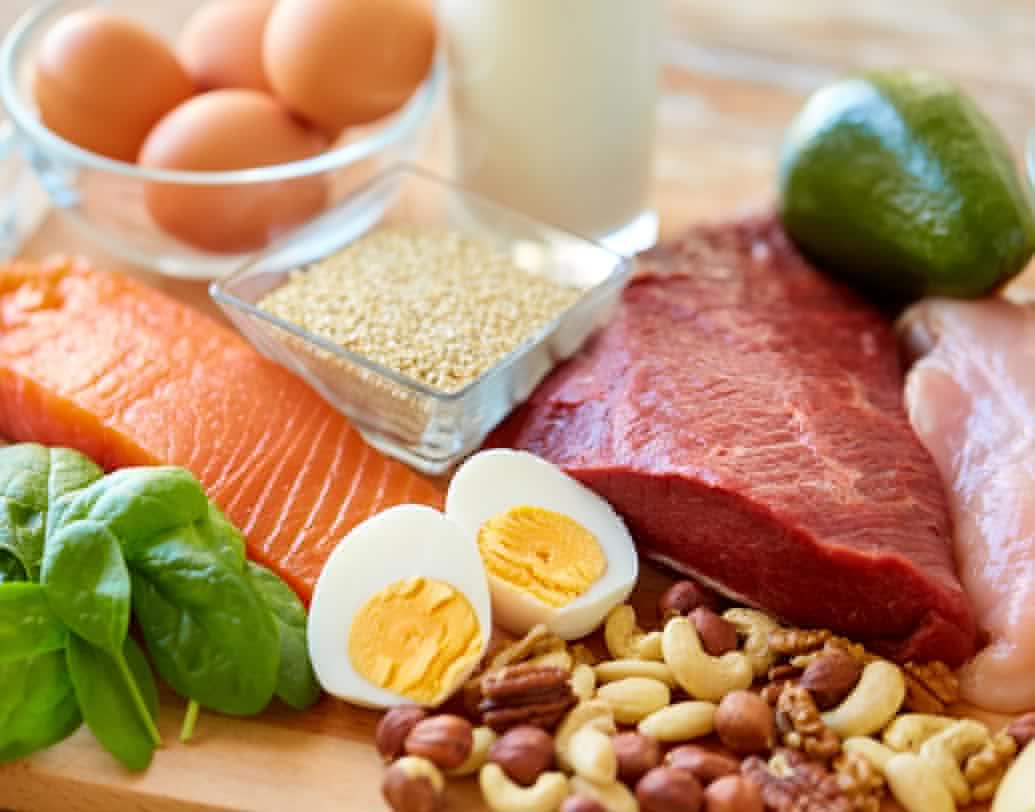 প্রাণীজ ও উদ্বিজ্জ প্রোটিন: মাছ, মাংস, ডিম, চিকেন, বাদাম, দুধ, চিজ ডাল ওজন কমানোর জন্য সবচেয়ে উপকারি। সব রকম পুষ্টিগুণের পাশাপাশি এসেনশিয়াল অ্যামাইনো অ্যাসিডের জোগান পায় শরীর।