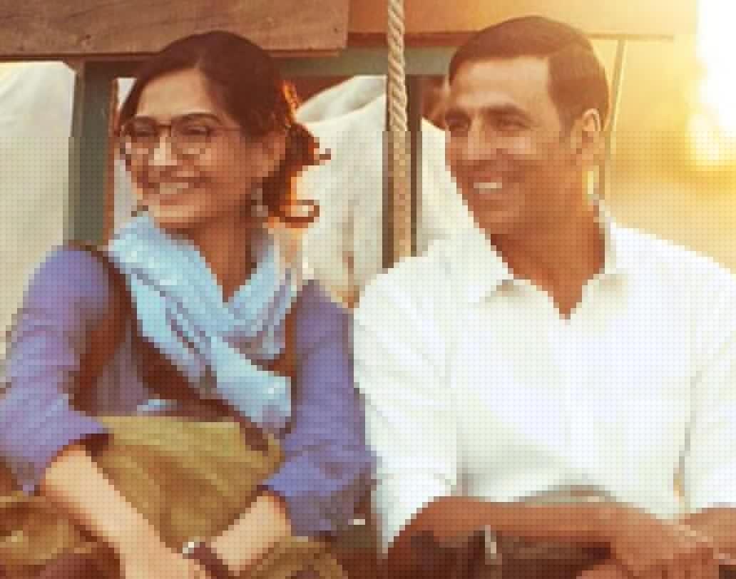 বছরের শুরুতেই অক্ষয় কুমারের ভক্তদের জন্য ‘প্যাডম্যান’ নিয়ে আসছে বলিউড। ঋতুস্রাব শব্দটা এখনও সামাজিক ভাবে অচ্ছুত এই দেশে। এই সমস্যাকে নিয়েই মুক্তি পেতে চলেছে অক্ষয় কুমার ও রাধিকা আপ্তের আগামী ছবি। সোমন কপূরও অভিনয় করেছেন ‘প্যাডম্যান’-এ। এটি একটি কমেডি ড্রামা। তামিলনাড়ুর বাসিন্দা অরুণাচলম মুরুগানাথমের জীবন নিয়ে গড়ে উঠেছে ছবিটি। এটিও প্রজাতন্ত্র দিবসেই মুক্তি পাওয়ার কথা।