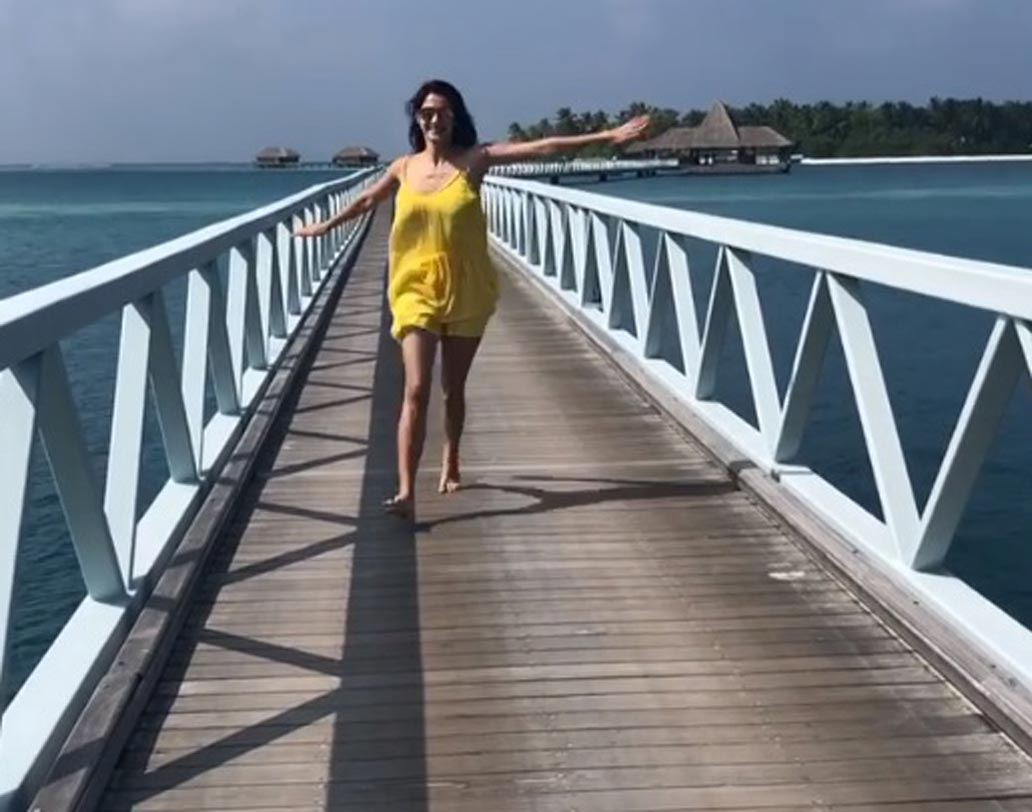 তিনি যে শ্রীলঙ্কায় রয়েছেন, সে কথা নিজেই জানিয়েছেন নায়িকা। সঙ্গে এই ছবি পোস্ট করে উইশ করেছেন, ‘হ্যাপি নিউ ইয়ার’।