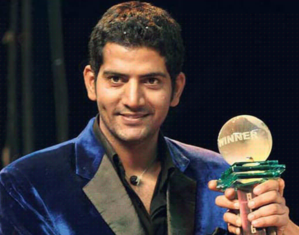 ‘বিগ বস টু’-এর চ্যাম্পিয়ন ছিলেন আশুতোষ কৌশিক। সে বার শো-এর সঞ্চালক ছিলেন শিল্পা শেট্টি। সিজন টু-এর চ্যাম্পিয়ন আশুতোষও প্রাইজ মানিতে পেয়েছিলেন ১ কোটি টাকা।