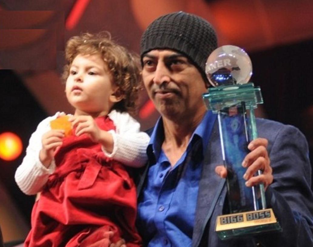 সিজন থ্রি-তে শো-এর সঞ্চালনা করেছিলেন অমিতাভ বচ্চন। চ্যাম্পিয়ন হয়েছিলেন বিন্দু দারা সিংহ। ২০০৯-এর এই শো-তে চ্যাম্পিয়ন হয়ে বিন্দু দারা সিংহও পেয়েছিলেন ১ কোটি টাকা।