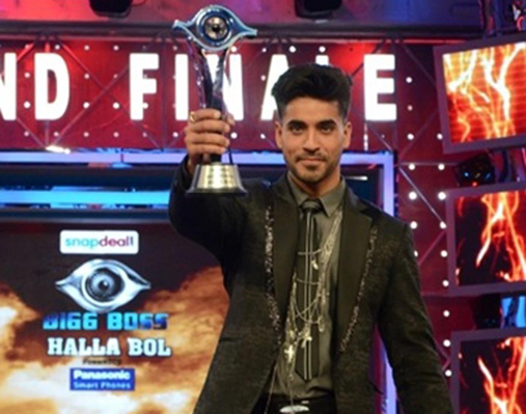 মডেল-অভিনেতা গৌতম গুলাটি জয়ী হয়েছিলেন বিগ বস আট-এ। সে বছর শো-এর সঞ্চালনা করেছিলেন ফারহা খান। বিশেষ অতিথি হিসেবে ছিলেন সলমন খান। চ্যাম্পিয়ন হয়ে গৌতম পেয়েছিলেন ৫০ লক্ষ টাকা।