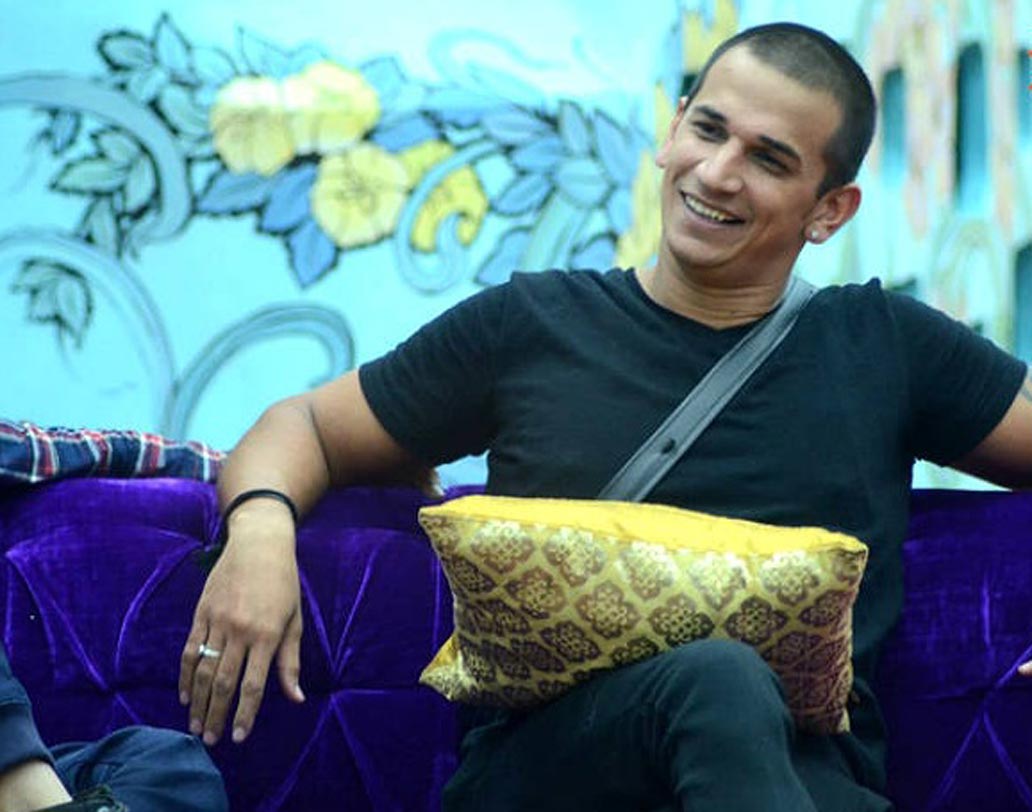 সিজন নয়-এ চ্যাম্পিয়ন হয়েছিলেন প্রিন্স নারুলা। এর আগে রোডিজ এক্স টু এবং স্‌প্লিট্সভিলা সিজন আটেরও চ্যাম্পিয়ন হয়েছিলেন প্রিন্স। বিগ বস ৯-জয়ের পর সলমনের হাত থেকে পেয়েছিলেন ৫০ লক্ষ টাকা।