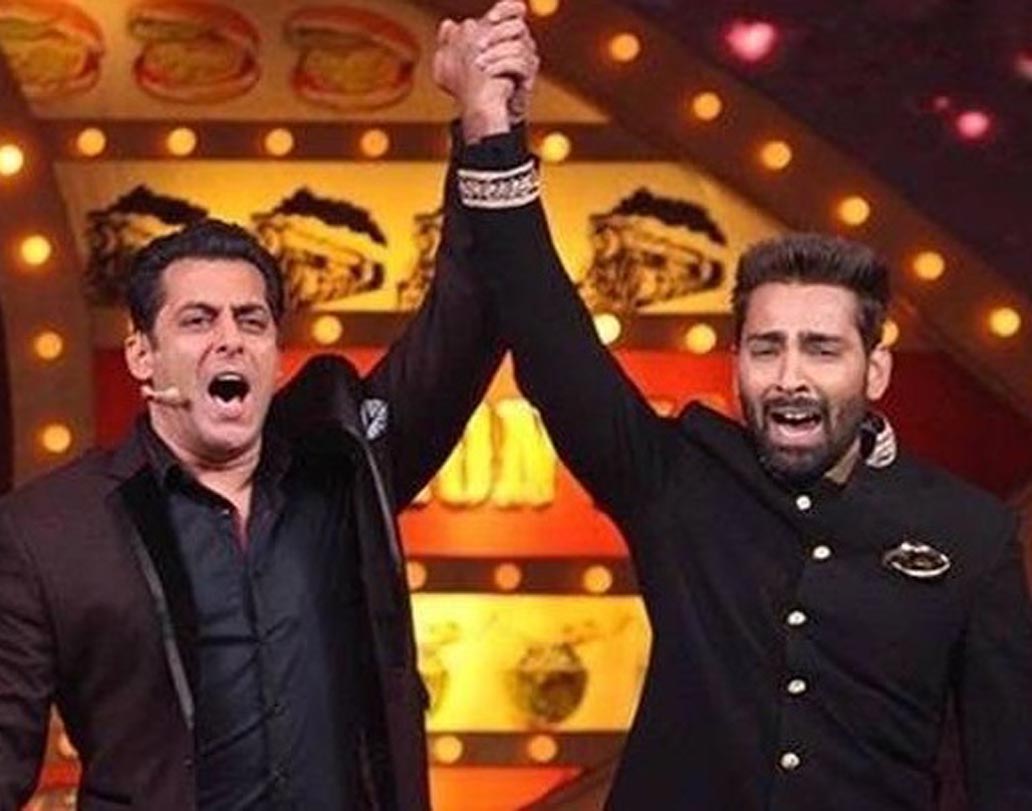 গত বছর, অর্থাত্ সিজন দশ-এ জয় পেয়েছিলেন একজন অনামী প্রতিযোগী। মনভীর গুর্জর প্রাইজমানিতে পেয়েছিলেন ৪০ লক্ষ টাকা।